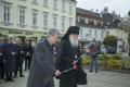 С.н.п.: Атьков и архиепископ Михаил возлагают цветы к памятнику войнам в Бадене